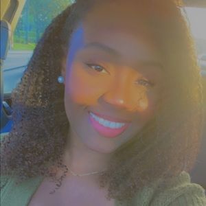 Meet your Posher, Karinah